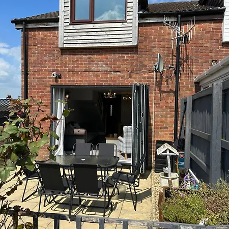 Modern 2 Bedroom House Spacious Large Garden Westbury  Exterior photo