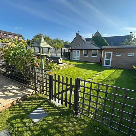 Modern 2 Bedroom House Spacious Large Garden Westbury  Exterior photo