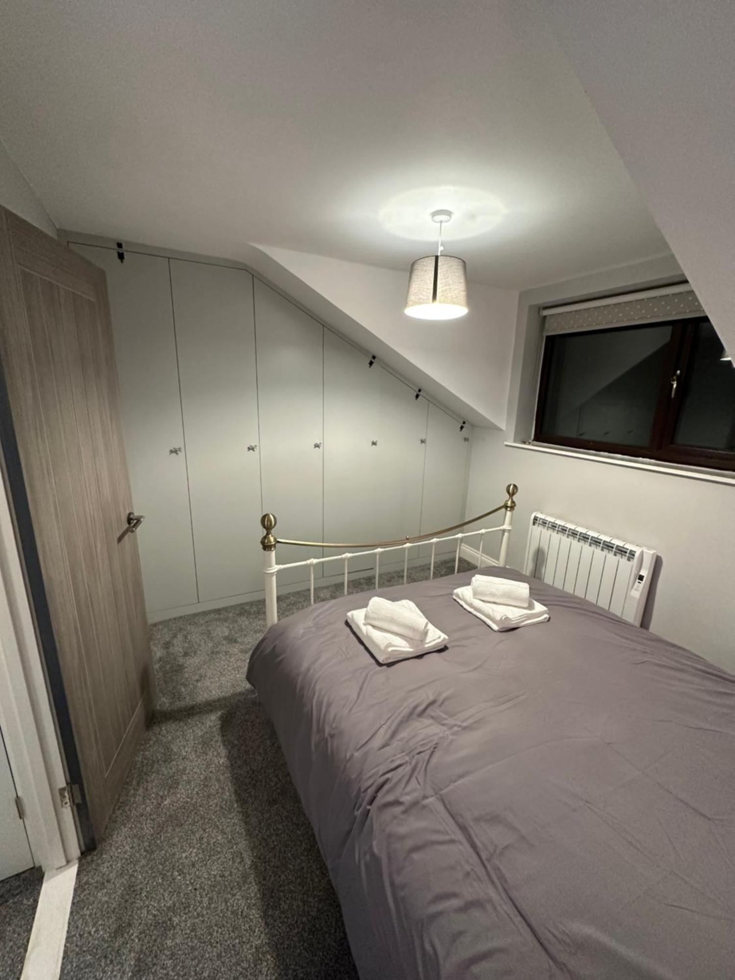 Modern 2 Bedroom House Spacious Large Garden Westbury (Wiltshire)