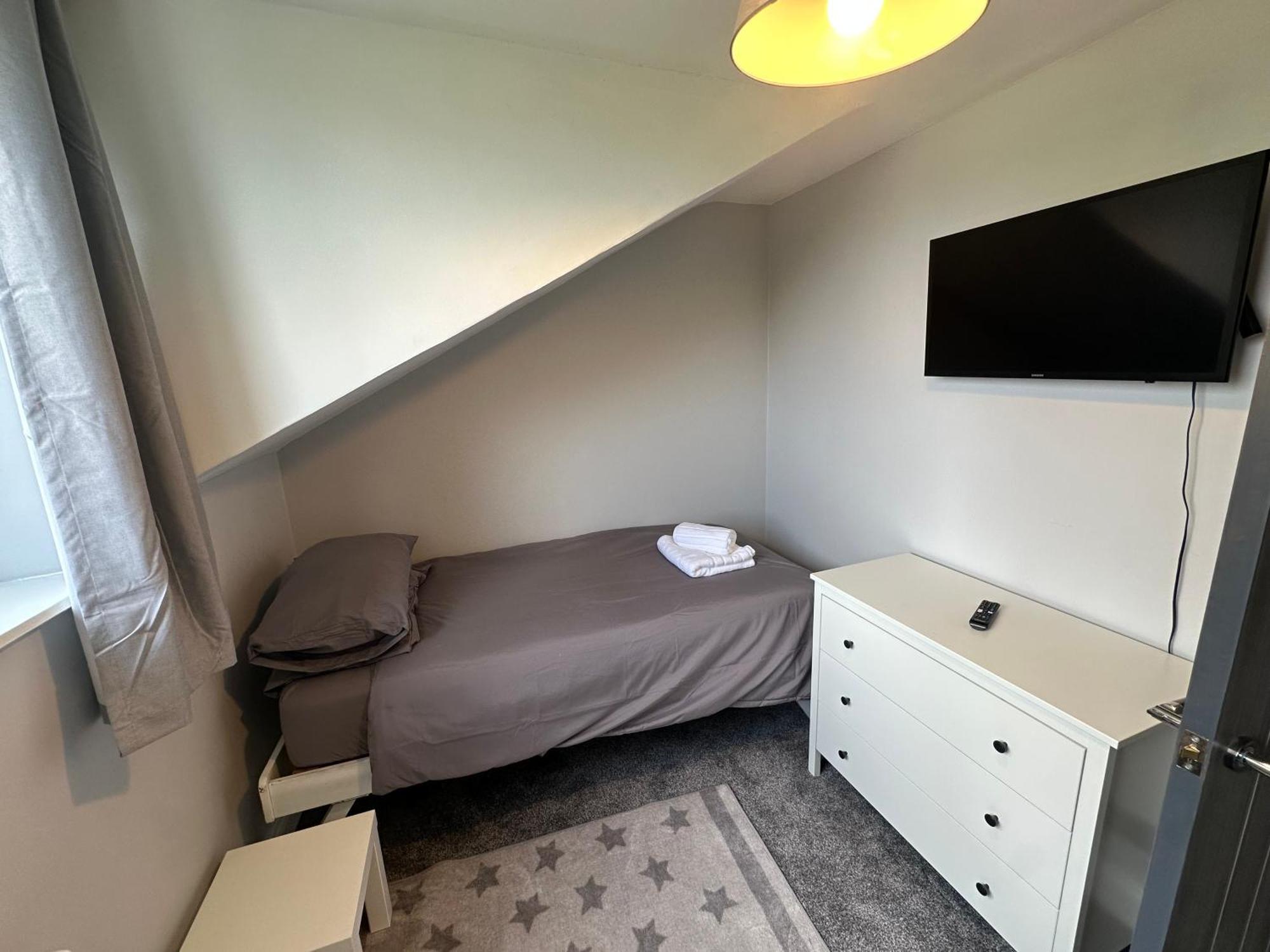 Holiday home Modern 2 Bedroom House Spacious Large Garden *