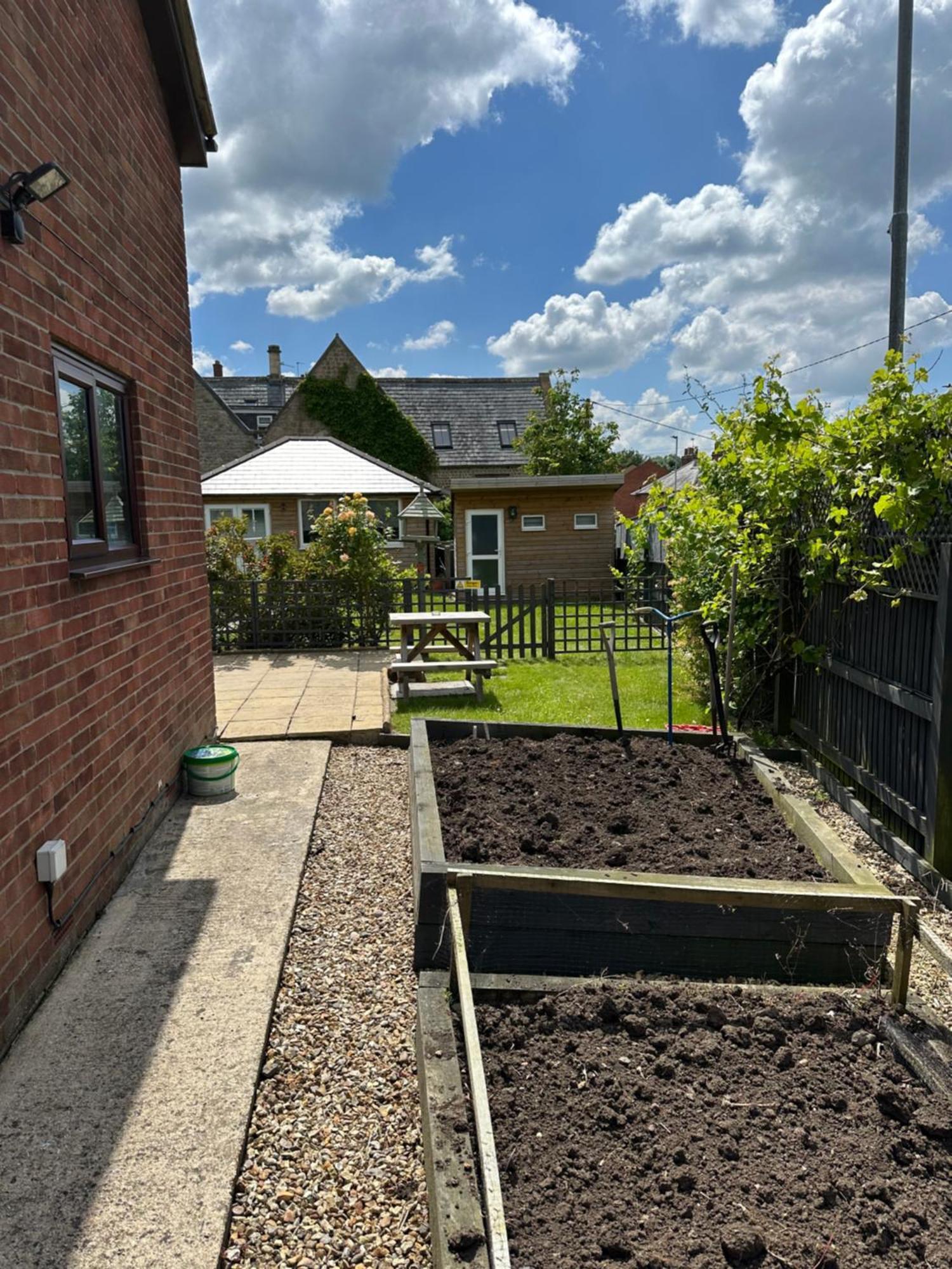 Modern 2 Bedroom House Spacious Large Garden Westbury (Wiltshire)