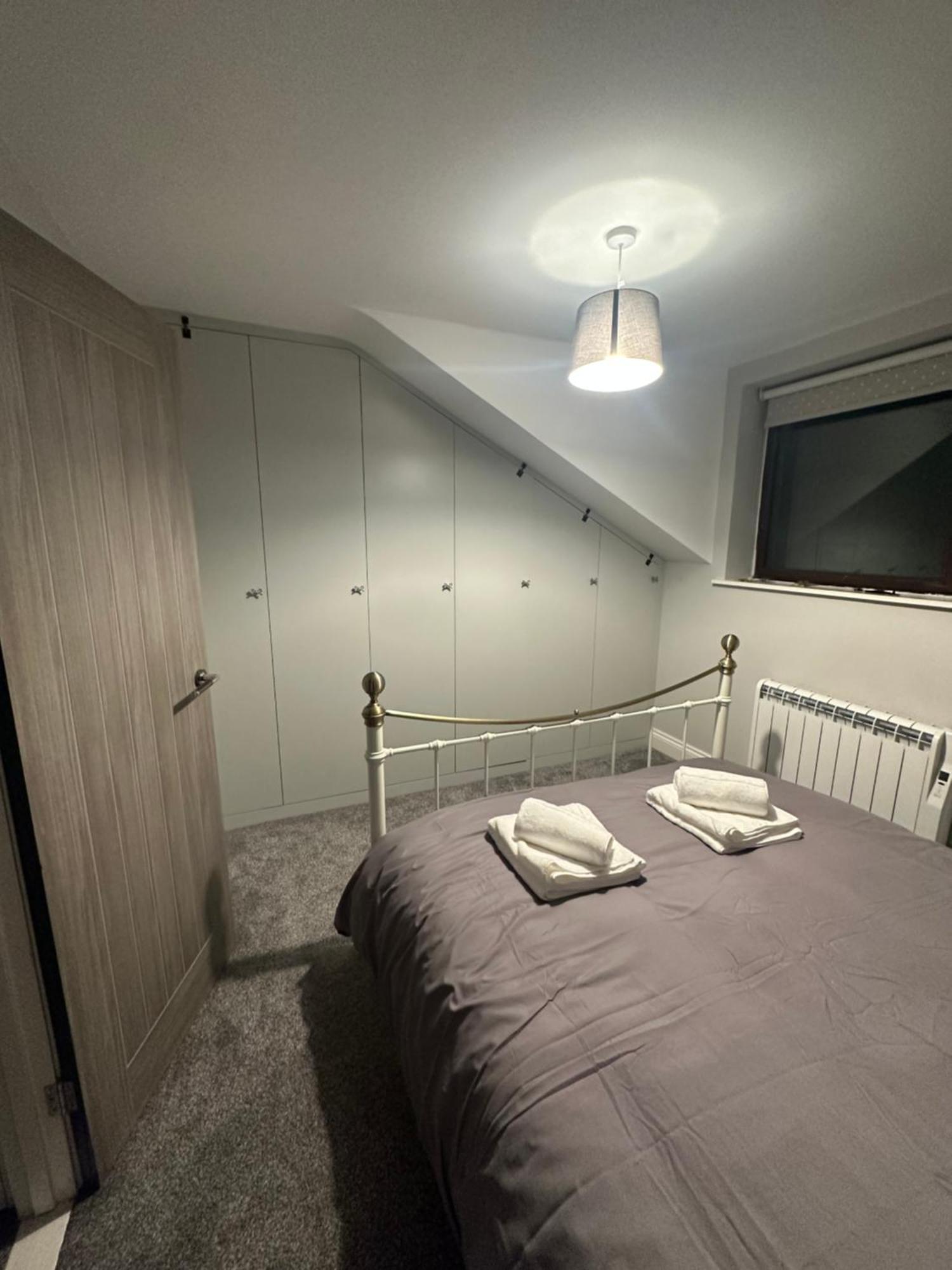 Modern 2 Bedroom House Spacious Large Garden * Westbury (Wiltshire)