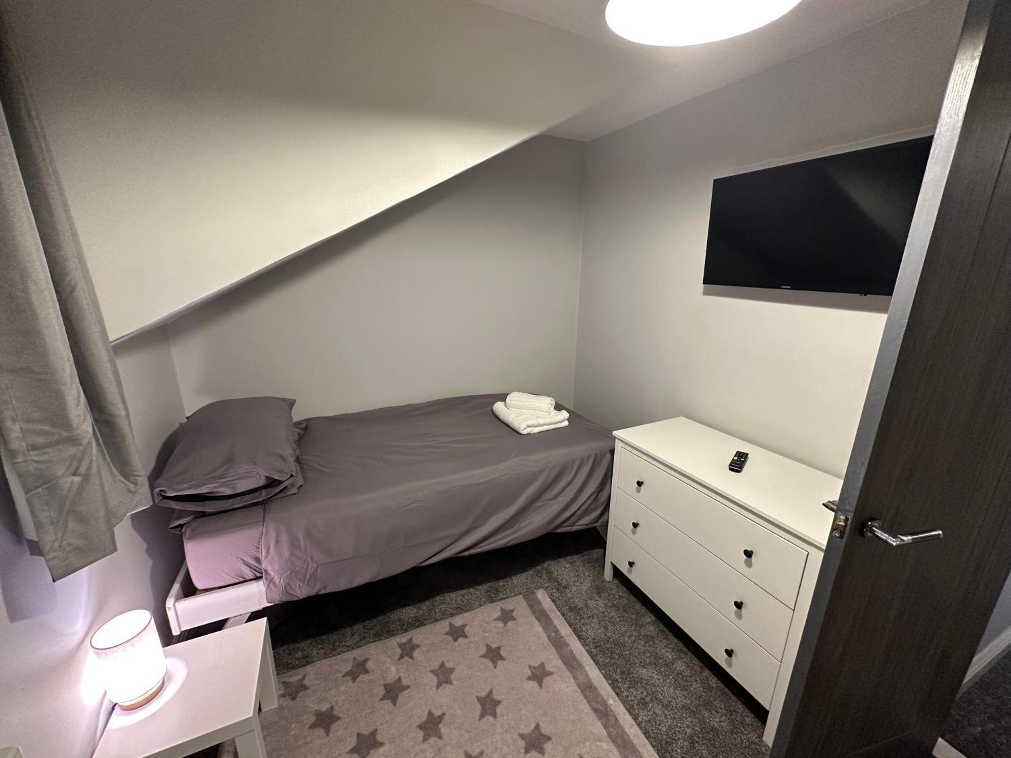 Holiday home Modern 2 Bedroom House Spacious Large Garden *