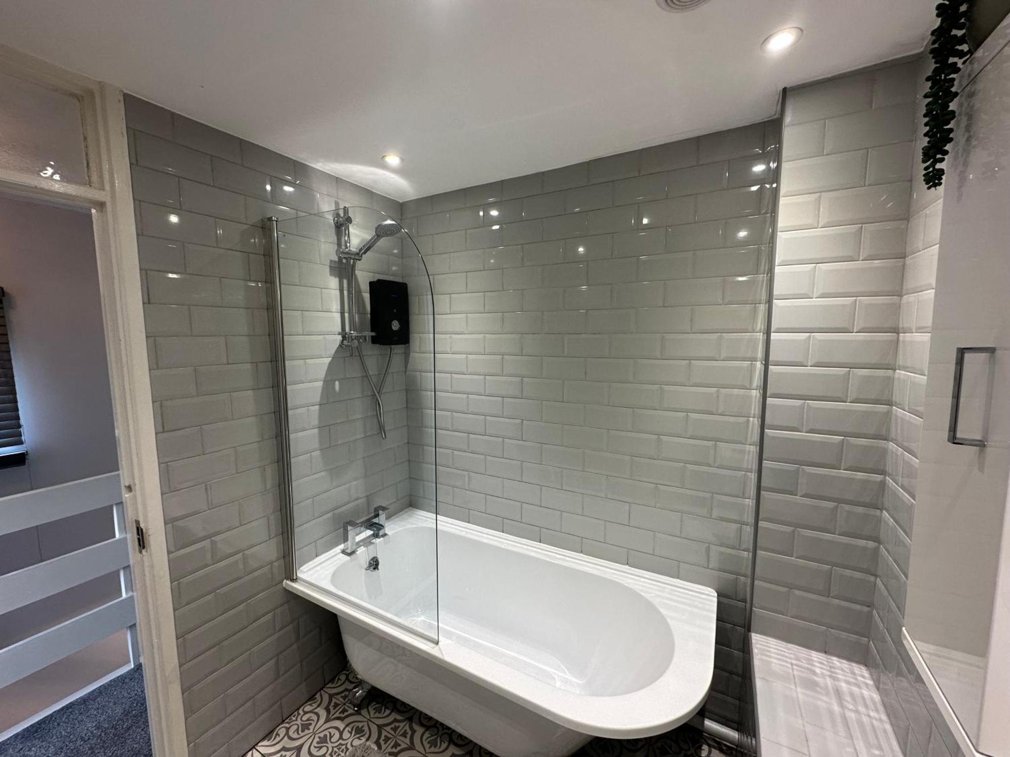 Modern 2 Bedroom House Spacious Large Garden *