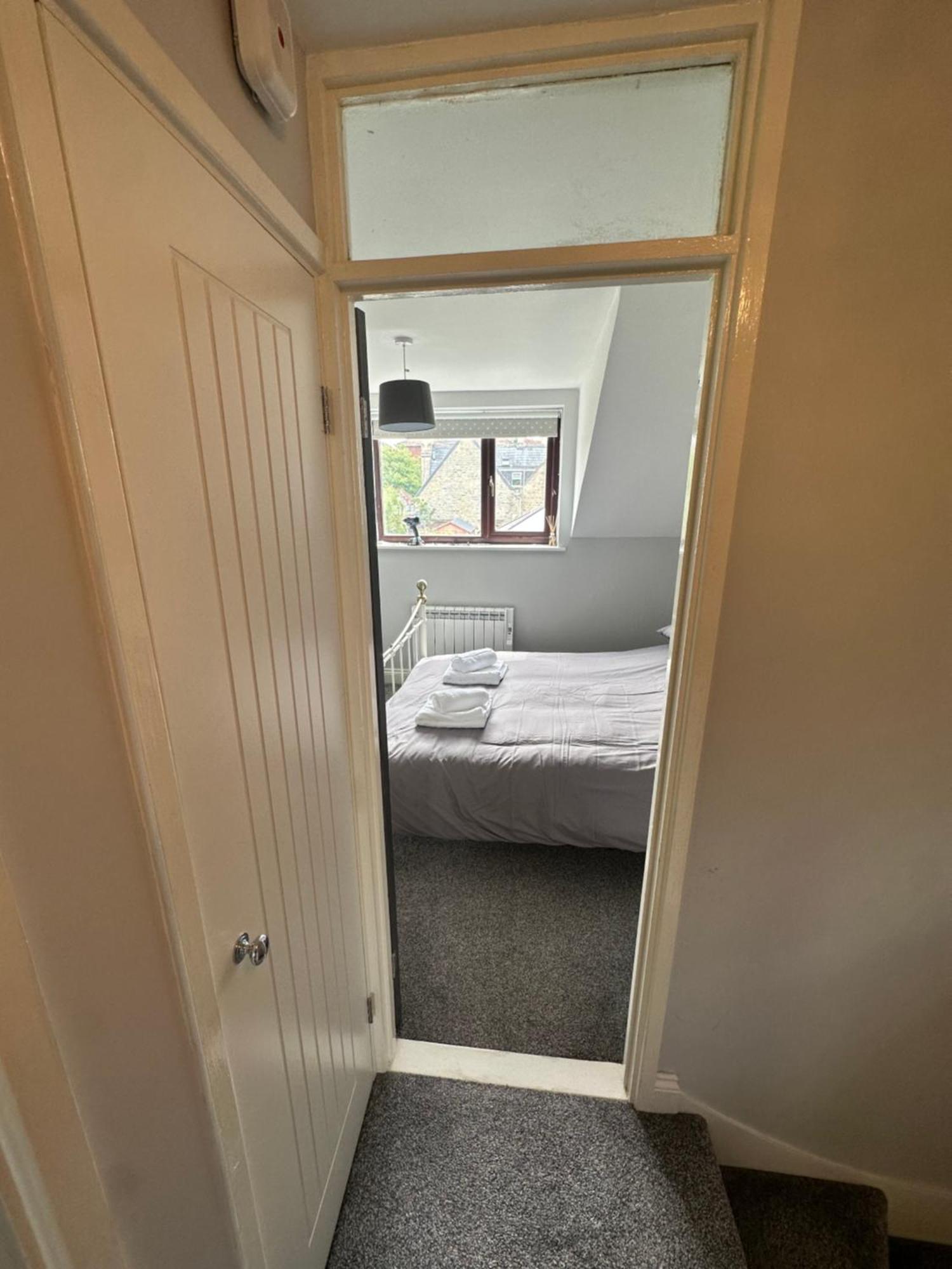 Modern 2 Bedroom House Spacious Large Garden