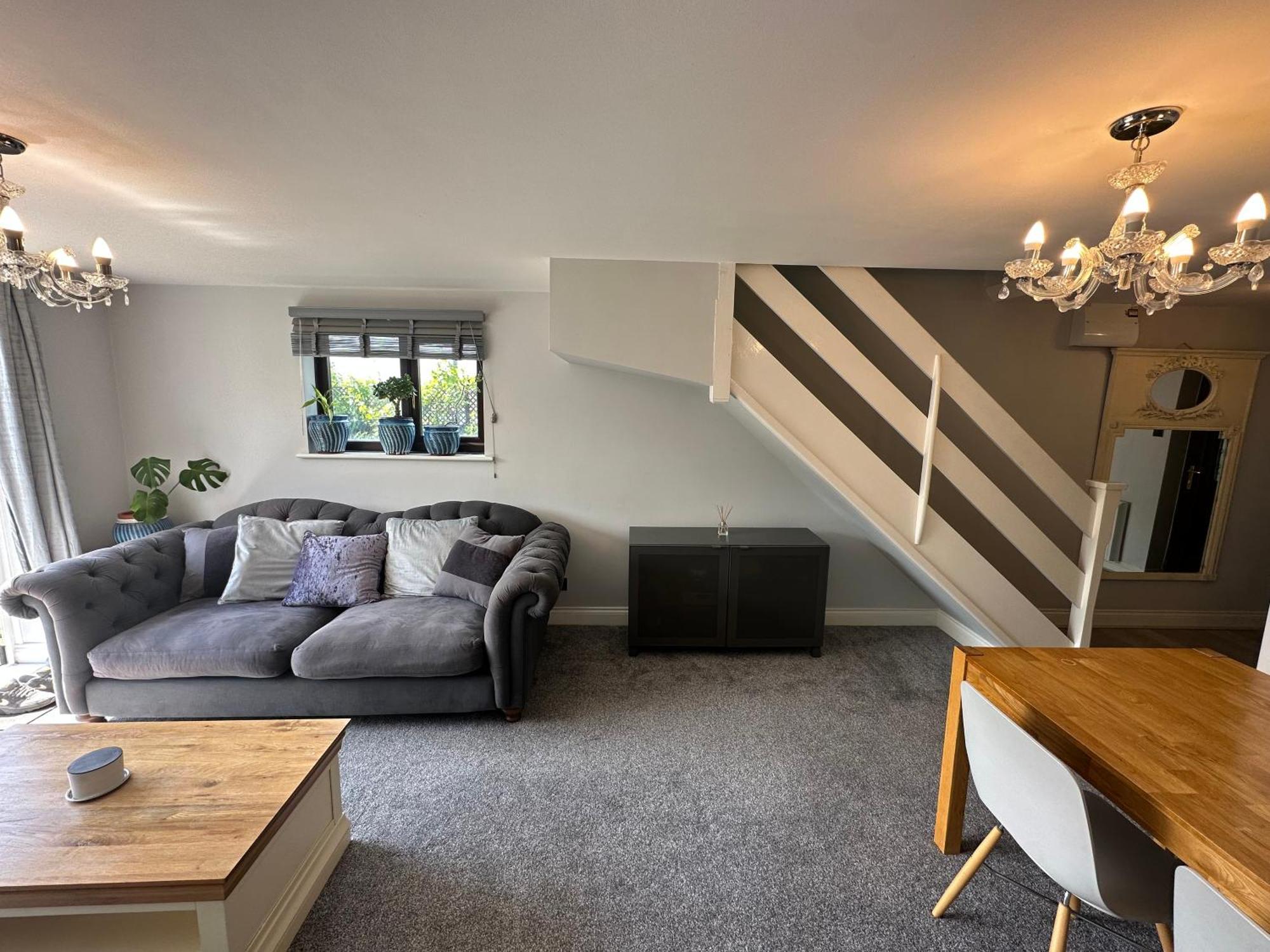 Modern 2 Bedroom House Spacious Large Garden