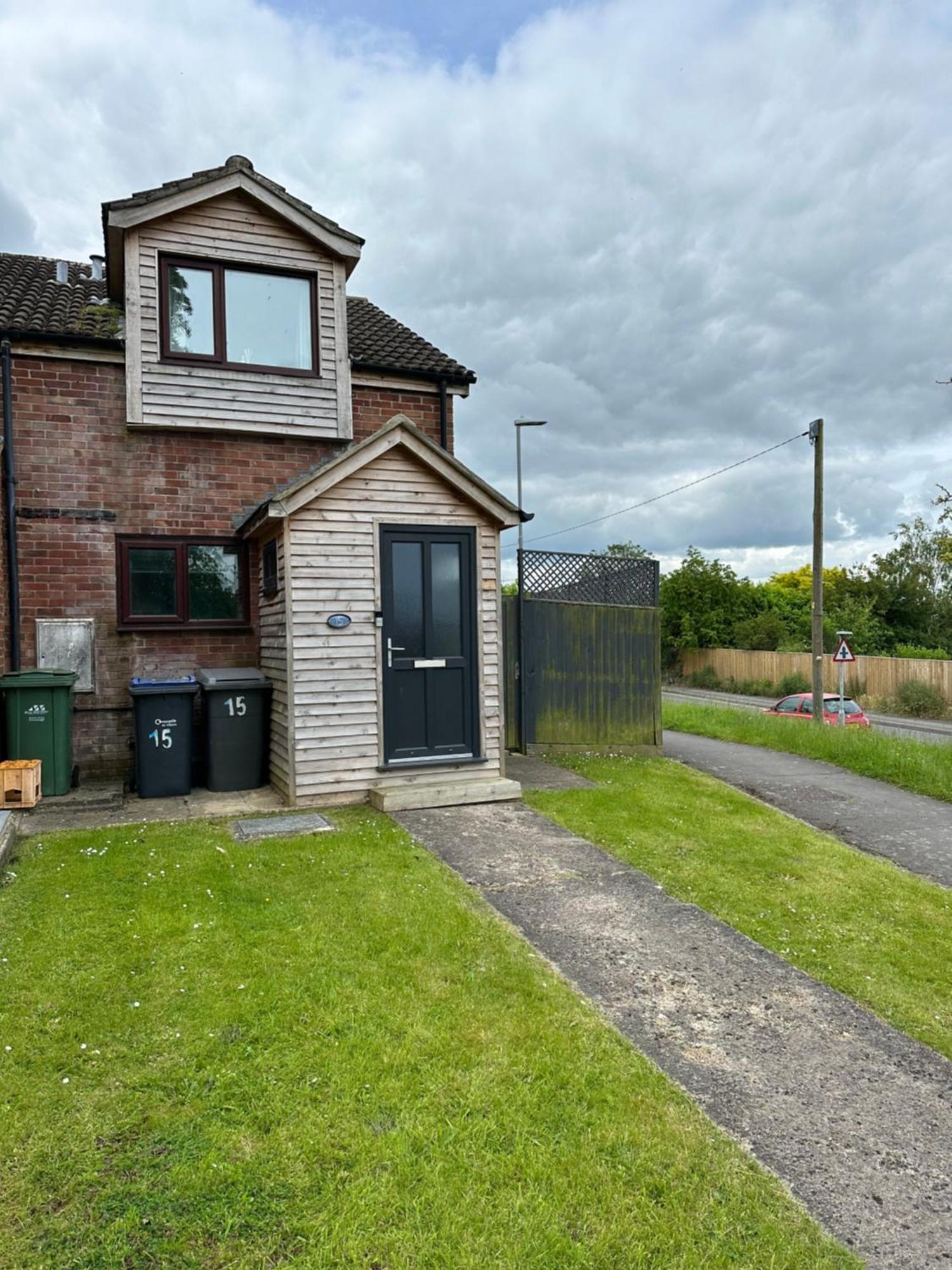 Modern 2 Bedroom House Spacious Large Garden Holiday home Westbury (Wiltshire)