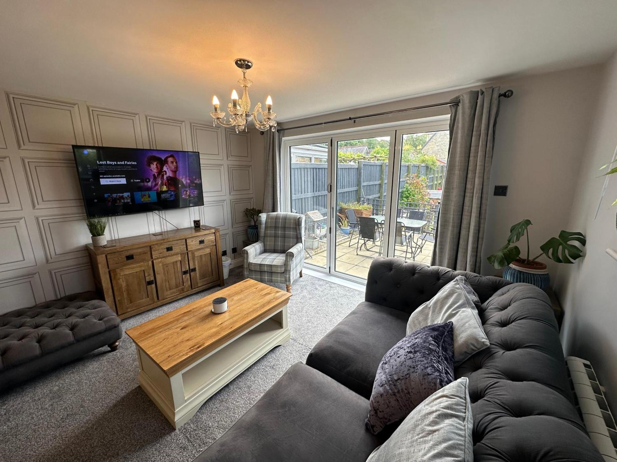 Modern 2 Bedroom House Spacious Large Garden *