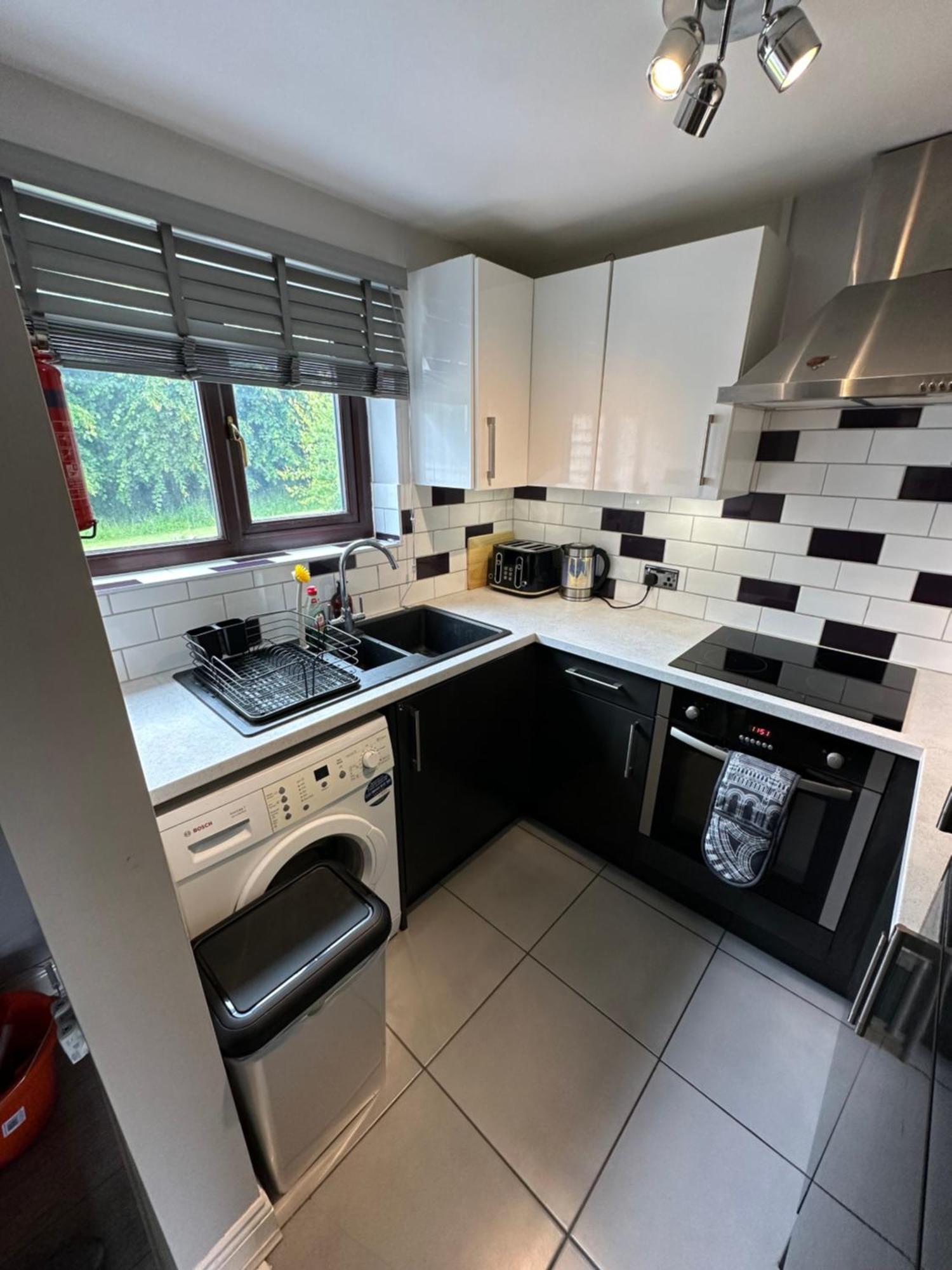 Modern 2 Bedroom House Spacious Large Garden *