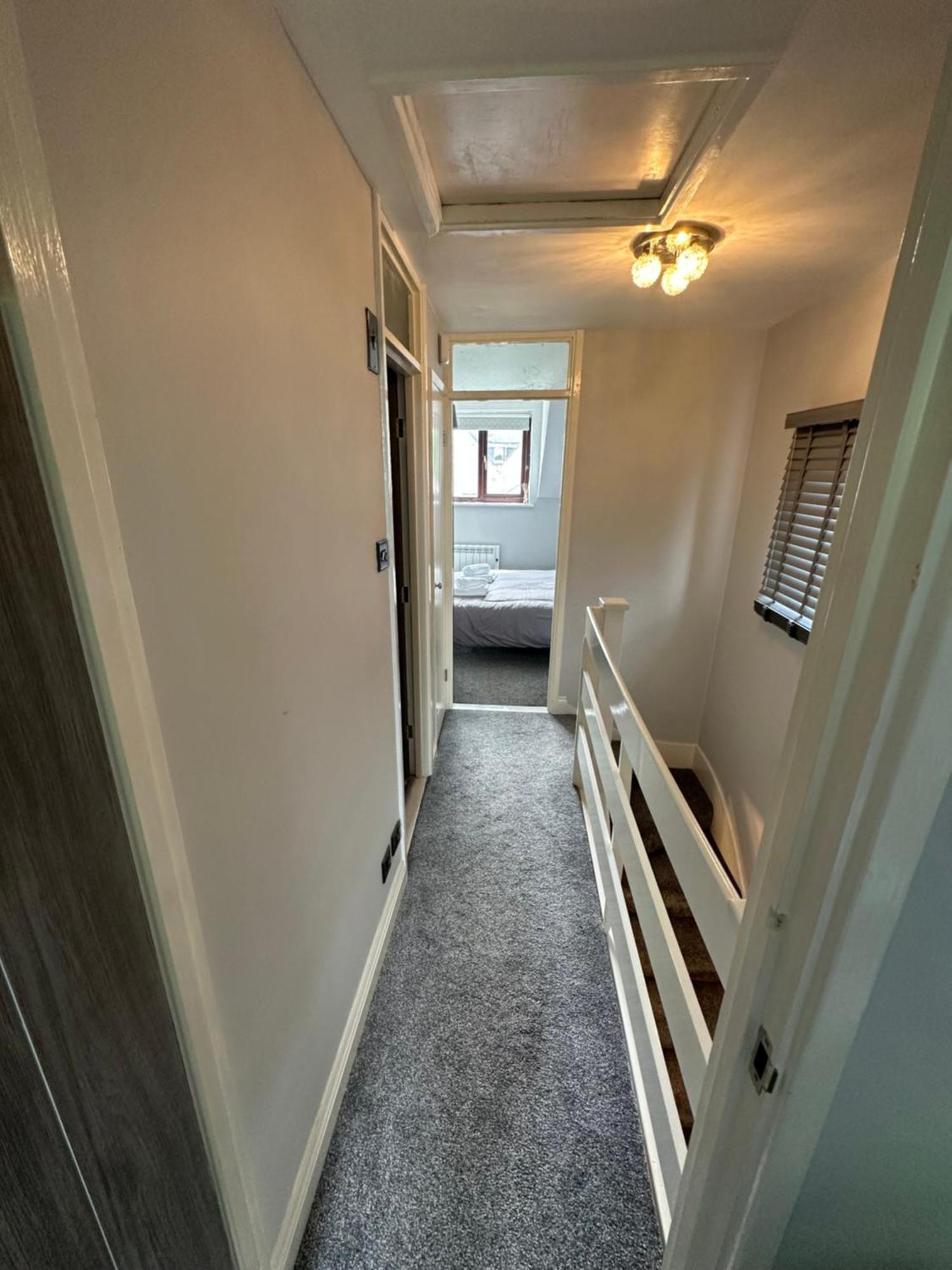 Modern 2 Bedroom House Spacious Large Garden Westbury (Wiltshire)