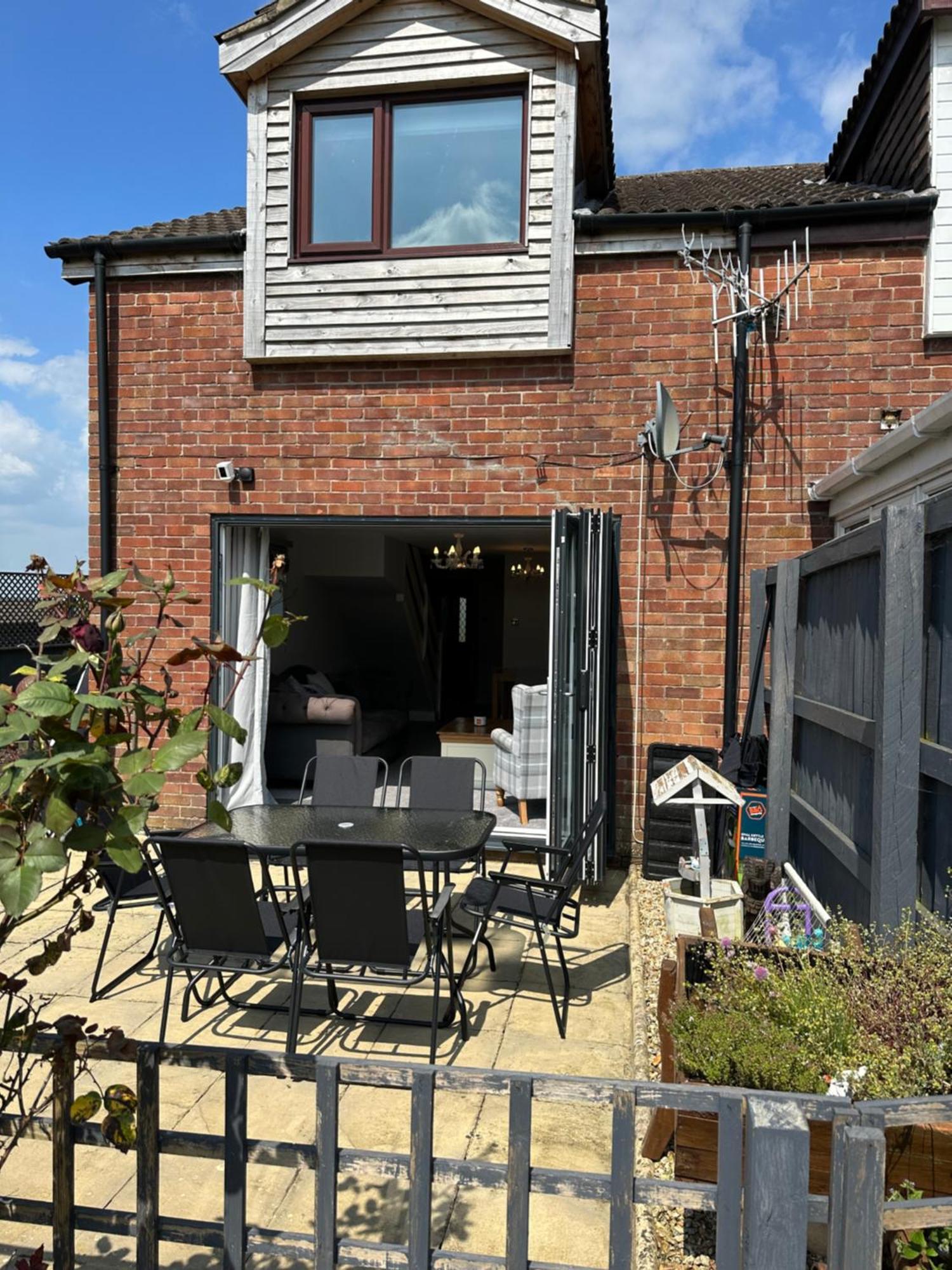 Modern 2 Bedroom House Spacious Large Garden * Westbury (Wiltshire)