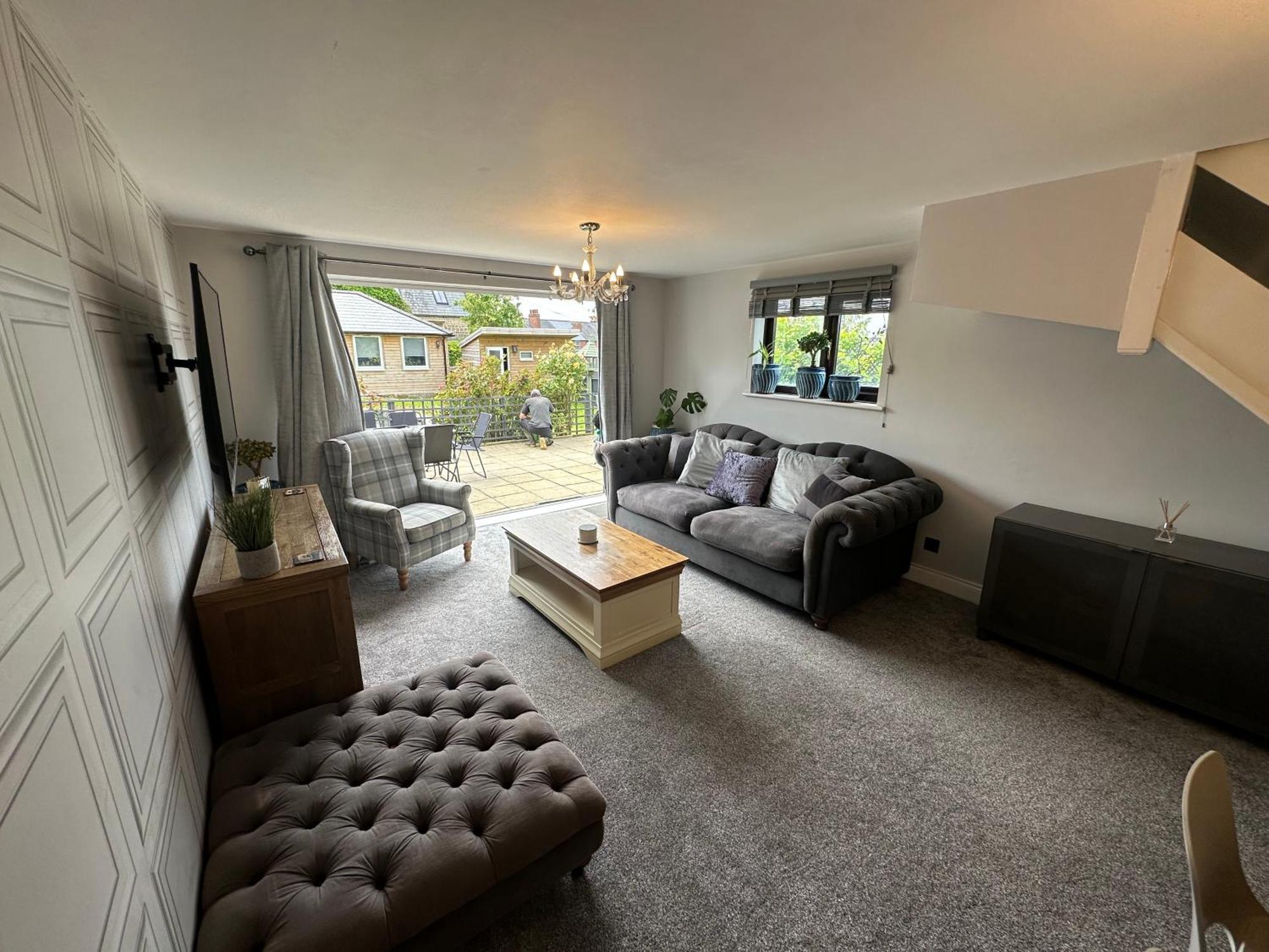 Modern 2 Bedroom House Spacious Large Garden