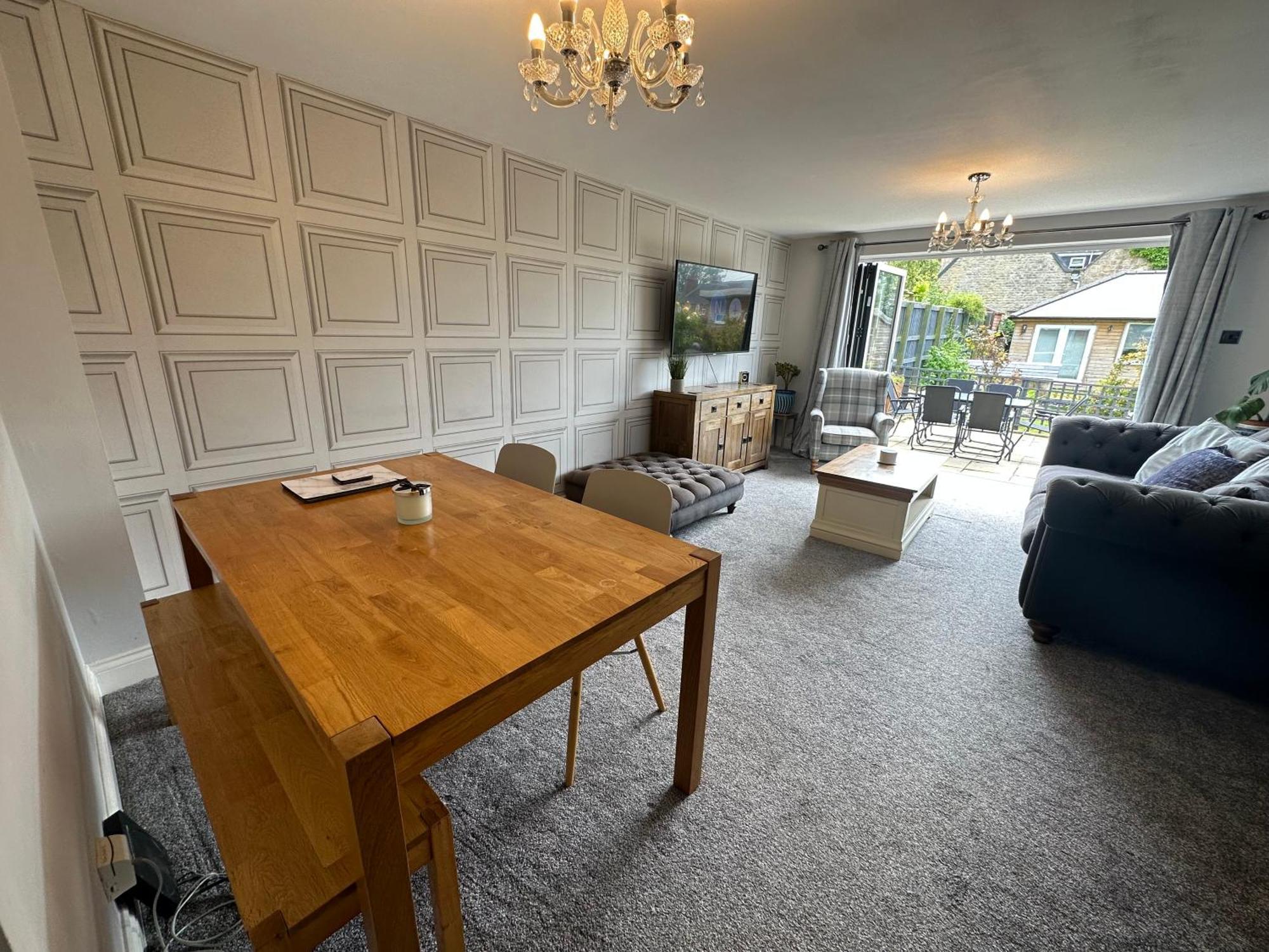 Modern 2 Bedroom House Spacious Large Garden *